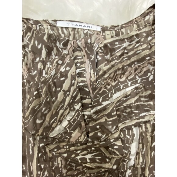 Tahari Sz XS Silk/Cotton Blend Semi Sheer Ruffle Front Roll Tab Sleeve Top - Picture 3 of 4